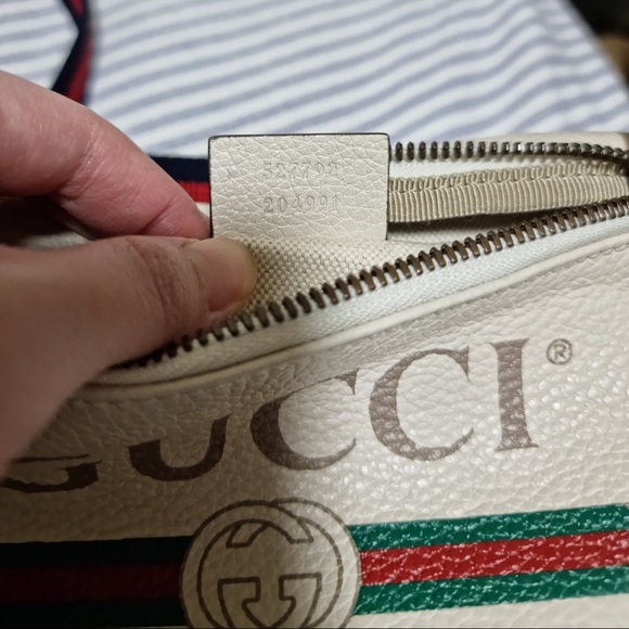 GUCCI Leather Logo Web Small Waist Bag 👜 Authentic 👜 - Picture 4 of 5
